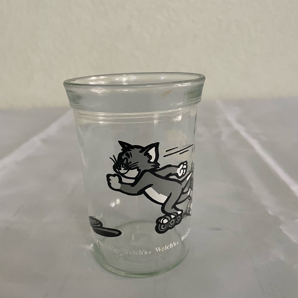 Vintage Welch’s 1990 Tom and Jerry Tom Roller Skating  Glass Jelly Jar